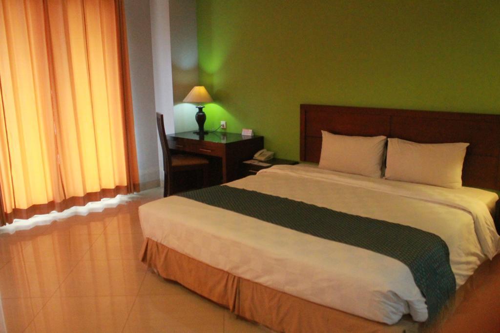 Hotel Town House Bukit Damai Indah Balikpapan  Zewnętrze zdjęcie