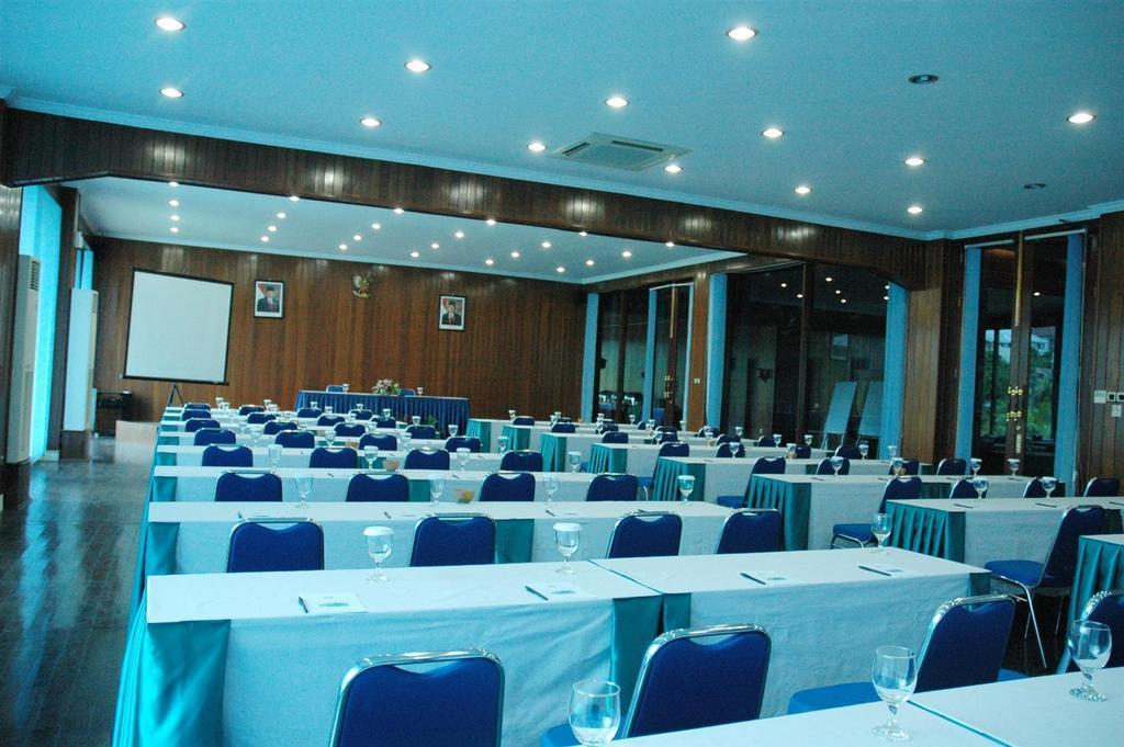 Hotel Town House Bukit Damai Indah Balikpapan  Zewnętrze zdjęcie